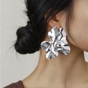 Elegant & Chic Geometric Pleated Petal Earrings